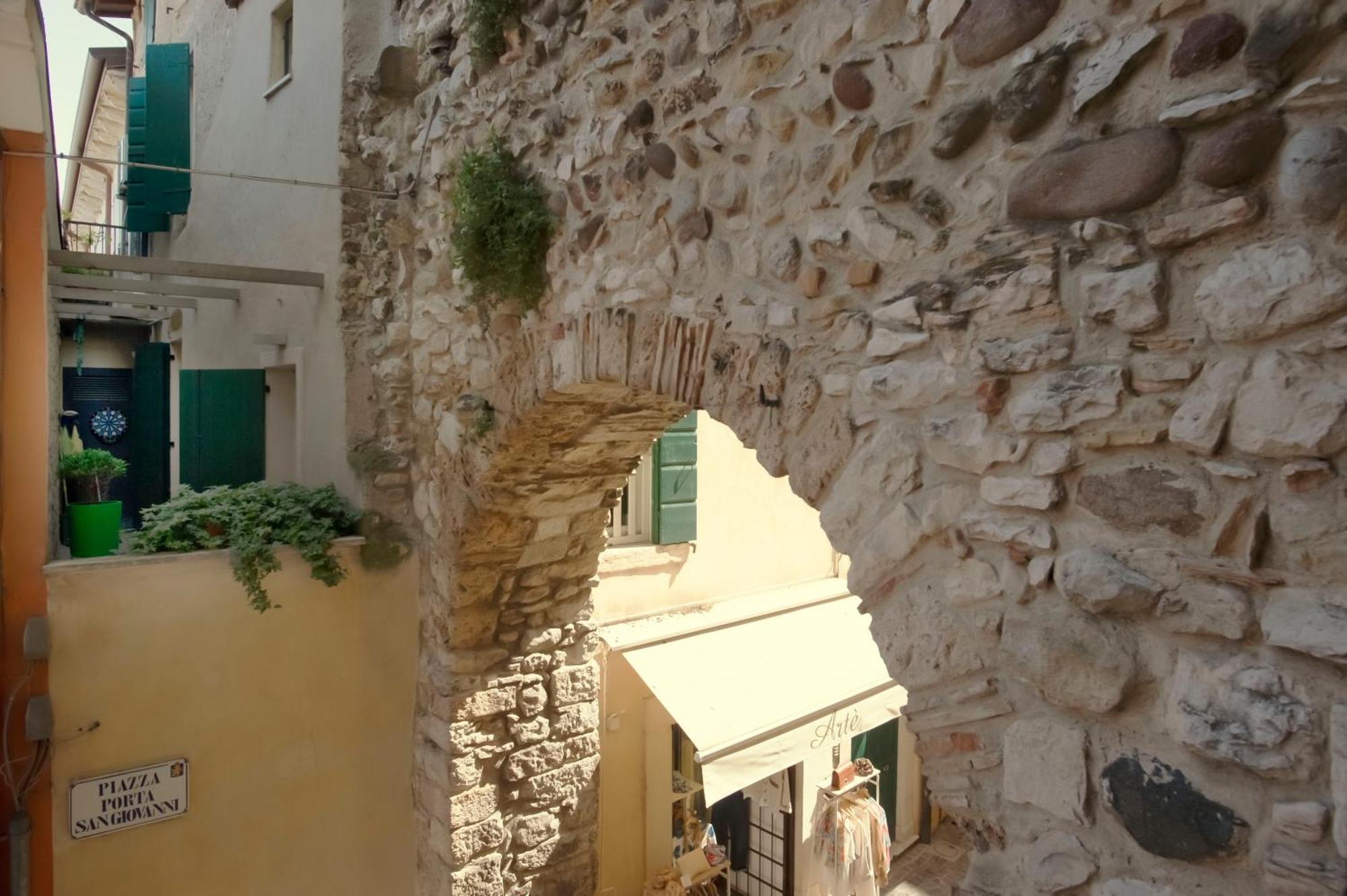 Appartamenti La Grotta Bardolino Bagian luar foto